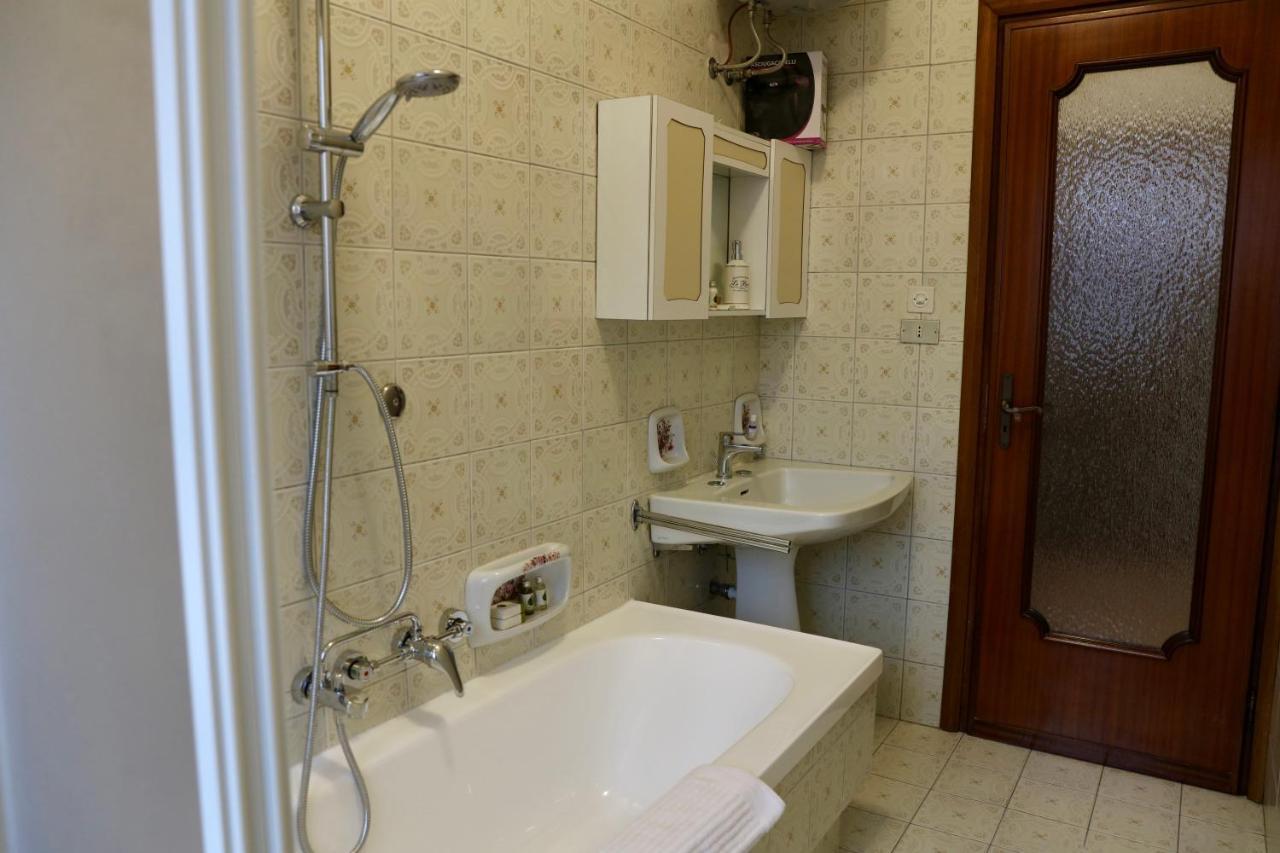 La Casa Dei Nonni - Ampio Trilocale Zona Lingotto Lägenhet Turin Exteriör bild