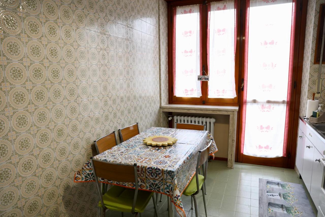La Casa Dei Nonni - Ampio Trilocale Zona Lingotto Lägenhet Turin Exteriör bild